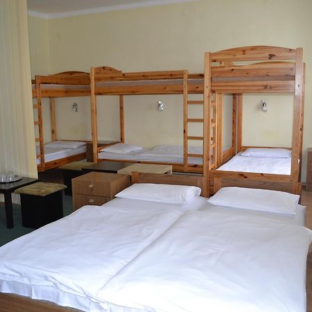 Lokomotiv Motelエゲル エクステリア 写真