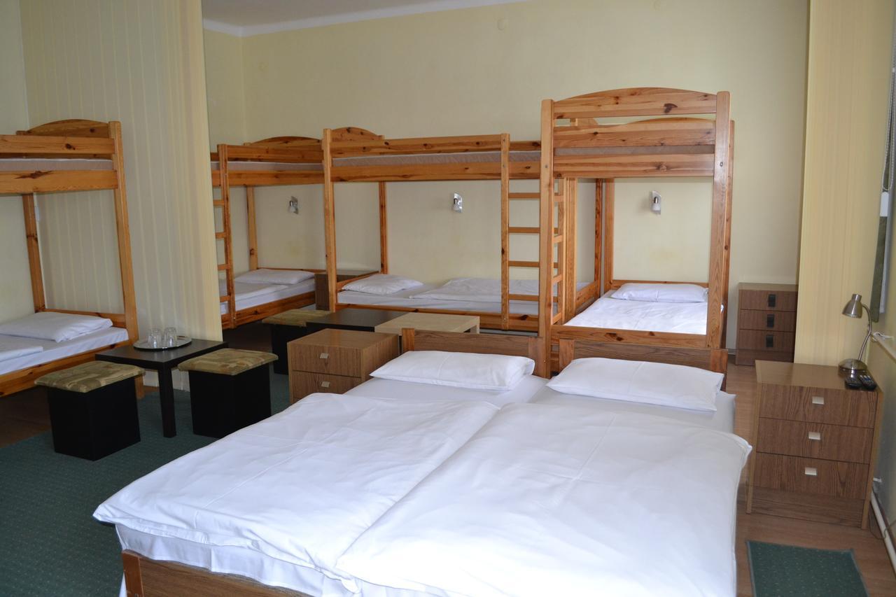 Lokomotiv Motelエゲル エクステリア 写真