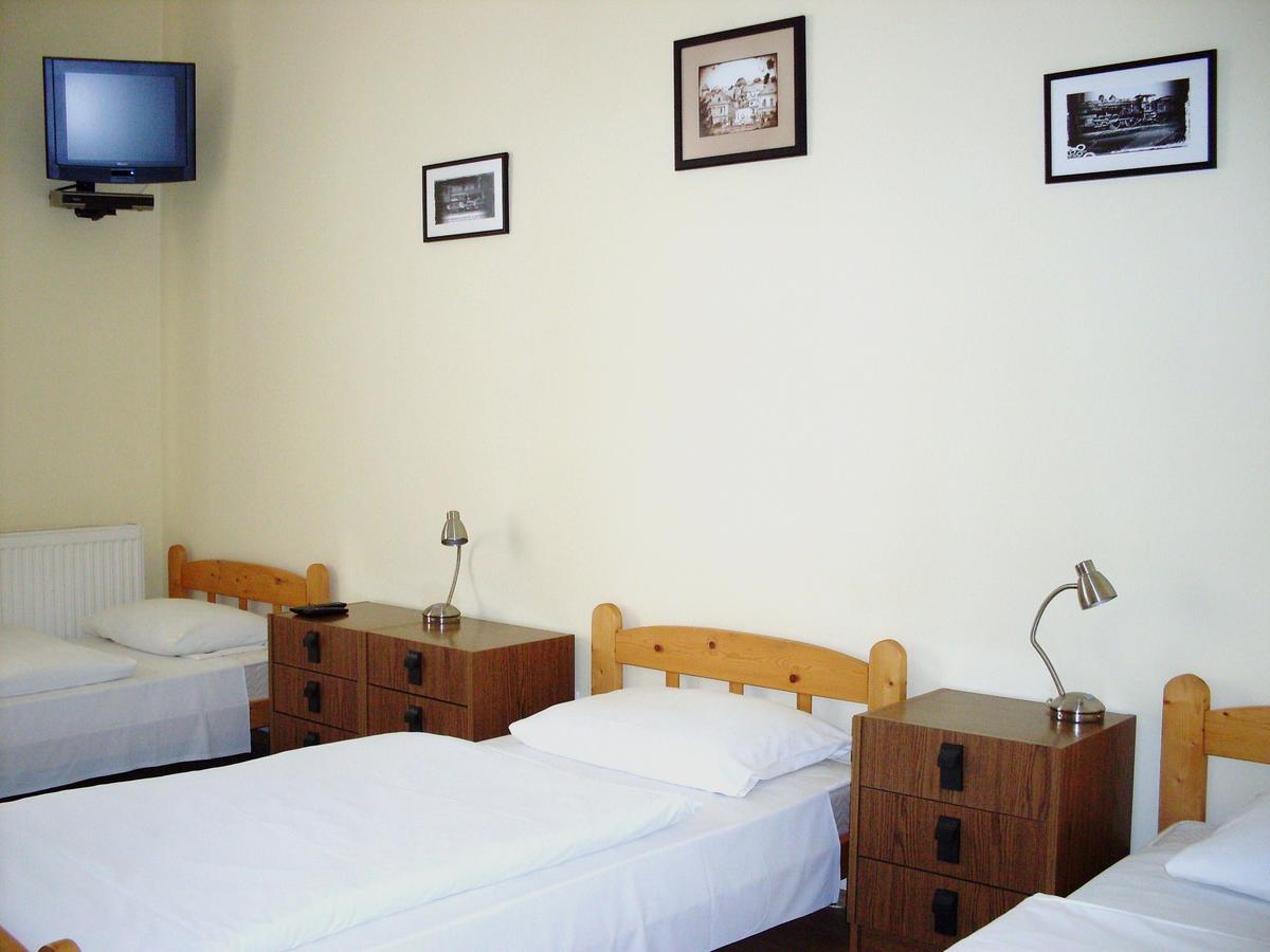 Lokomotiv Motelエゲル エクステリア 写真